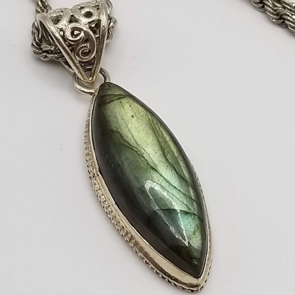 Sterling Silver Green Labrodorite Pendant on Sterling Rope Chain Necklace - Picture 2 of 6